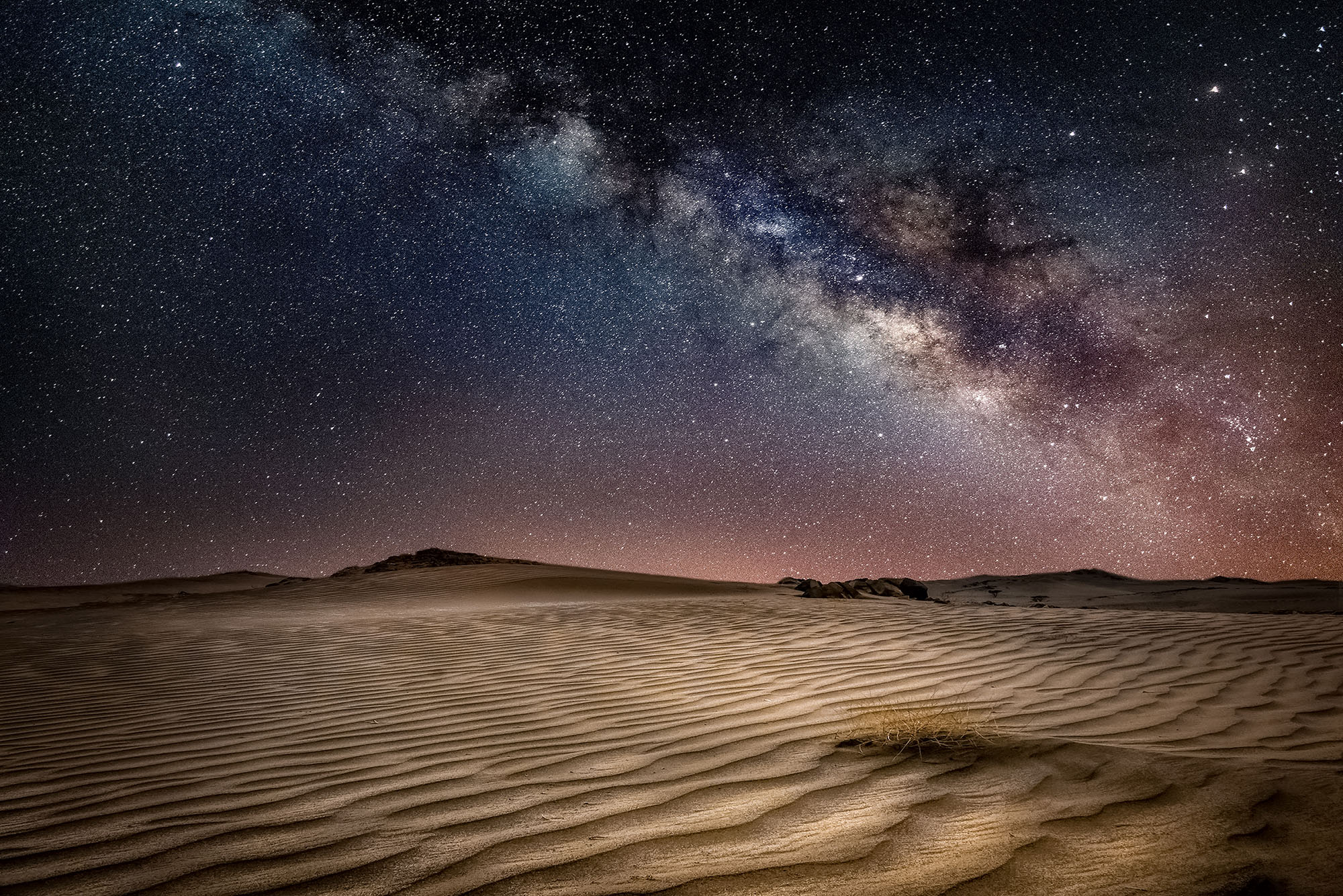 insights-milkyway-over-desert